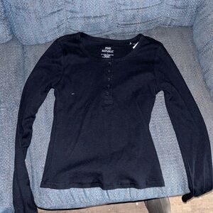 Black long sleeve shirt.